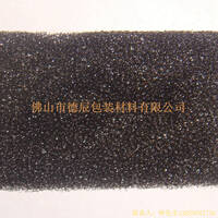 過濾海綿也稱網(wǎng)狀海綿，爆破海綿。聚氨酯過濾海綿由普通開孔軟泡高溫爆破開孔加工而成，爆破除掉了泡沫網(wǎng)絡(luò)之間原有的氣泡膜，得到了主體骨架網(wǎng)狀結(jié)構(gòu)。
過濾海綿的空隙率高達(dá)97%，具有優(yōu)異的透氣性、良好的柔軟性和較高的機(jī)械強(qiáng)度。
